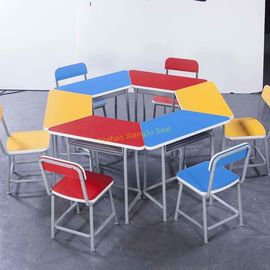 중국 튼튼한 오락 학교 테이블이 다채로운 학생 책상에 의하여 및 의자는 차리고/농담을 합니다 협력 업체